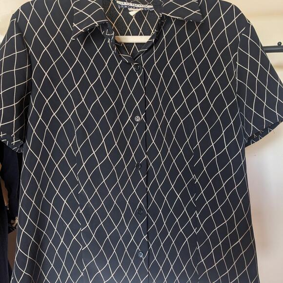 Geometric print button down blouse - Picture 1 of 3